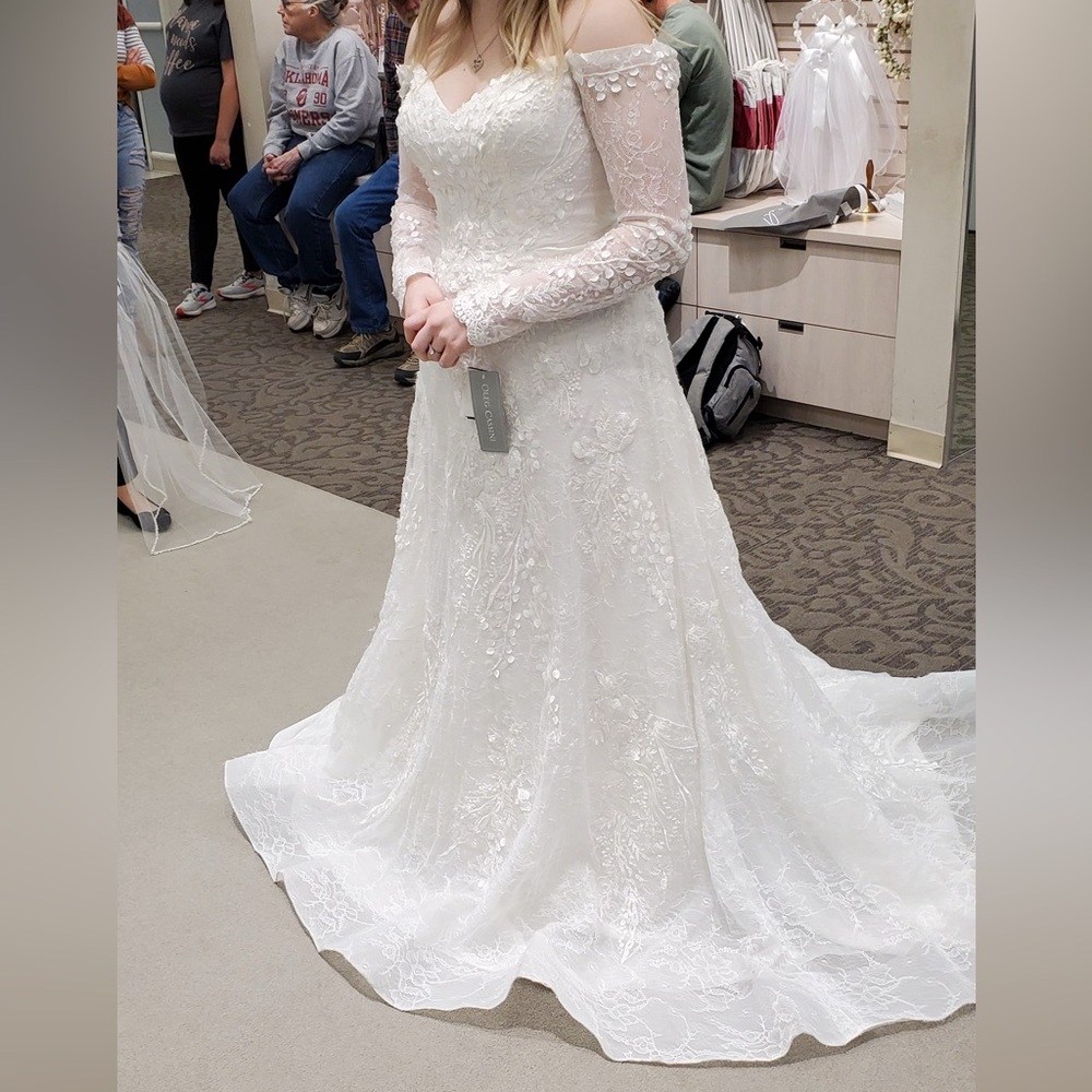 BRAND NEW A-line wedding dress
